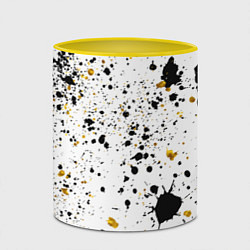 Кружка 3D Черные и золотистые пятна краски на белом фоне, цвет: 3D-белый + желтый — фото 2