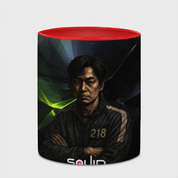 Кружка 3D Игра в кальмара - игрок 218 скрещивает руки, цвет: 3D-белый + красный — фото 2