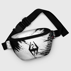Поясная сумка The Elder Scrolls чёрно белые краски, цвет: 3D-принт — фото 2