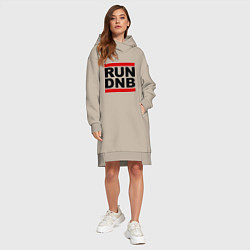 Женское худи-платье RUN DNB, цвет: миндальный — фото 2