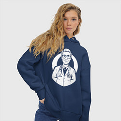 Толстовка оверсайз женская Врач с улыбкой и стетоскопом, цвет: тёмно-синий — фото 2