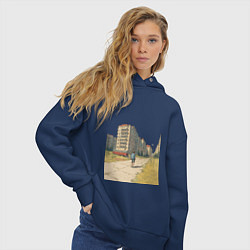 Толстовка оверсайз женская Мальчик на улице хрущевок ретро 1970-е, цвет: тёмно-синий — фото 2