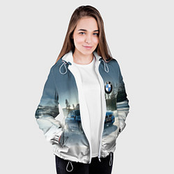 Куртка с капюшоном женская Крутая бэха мчится по лесной дороге, цвет: 3D-белый — фото 2