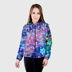 Куртка с капюшоном женская Снежинки - морозный паттерн, цвет: 3D-черный — фото 2