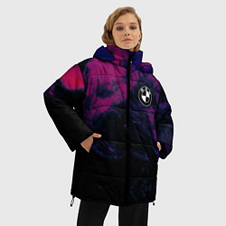 Куртка зимняя женская БМВ на фоне сиреневого дыма, цвет: 3D-черный — фото 2
