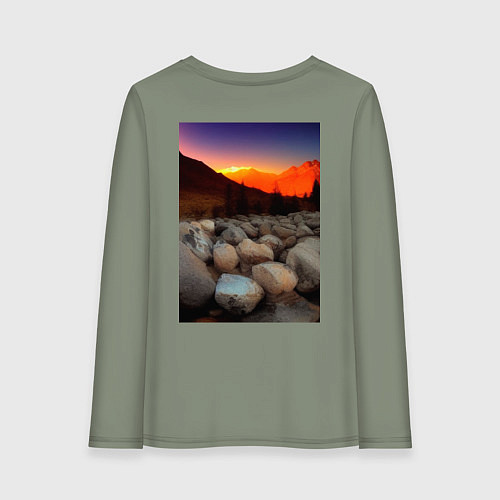 Женский лонгслив Горный пейзаж в закате солнца, каменная река / Авокадо – фото 2