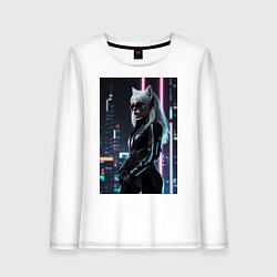 Лонгслив хлопковый женский Девушка с кошачьими ушами стоит на фоне небоскребо, цвет: белый
