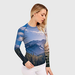Рашгард женский Горы Лес Солнце, цвет: 3D-принт — фото 2