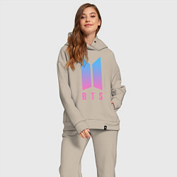 Женский костюм оверсайз BTS: Neon V, цвет: миндальный — фото 2