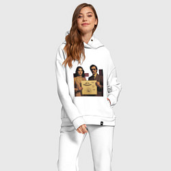 Женский костюм оверсайз Мужчина и девушка с чертежом НЛО ретрофутуризм поп, цвет: белый — фото 2