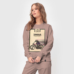 Костюм хлопковый женский Мотоцикл Yamaha, цвет: пыльно-розовый — фото 2