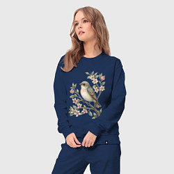 Костюм хлопковый женский Маленькая птичка на ветке с цветами, цвет: тёмно-синий — фото 2