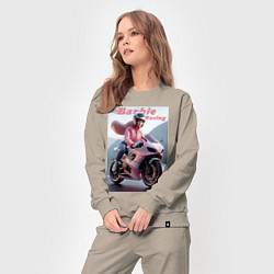 Костюм хлопковый женский Барби на спортивном байке - экстрим, цвет: миндальный — фото 2