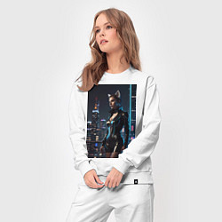 Костюм хлопковый женский Девушка с кошачьими ушами стоит на фоне небоскребо, цвет: белый — фото 2