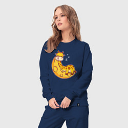 Костюм хлопковый женский Спящий жираф на луне, цвет: тёмно-синий — фото 2