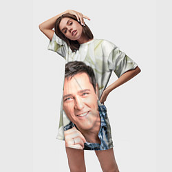 Футболка женская длинная Юрий Шатунов на фоне белых роз, цвет: 3D-принт — фото 2