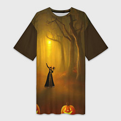 Женская длинная футболка Ведьма в черном платье в заколдованном лесу с тыкв