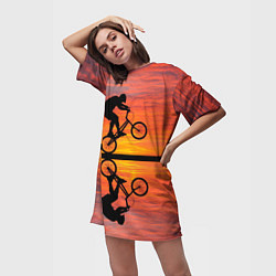 Футболка женская длинная Велосипедист в отражении, цвет: 3D-принт — фото 2