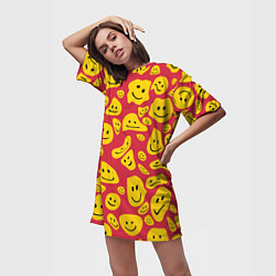 Футболка женская длинная Расплывшийся смайлик на красном, цвет: 3D-принт — фото 2