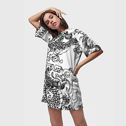 Футболка женская длинная Татуировка дракона на белом, цвет: 3D-принт — фото 2