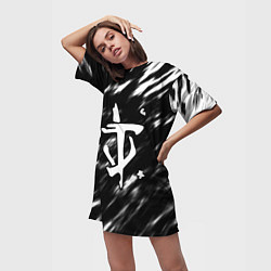 Футболка женская длинная Doom штрихи красок, цвет: 3D-принт — фото 2