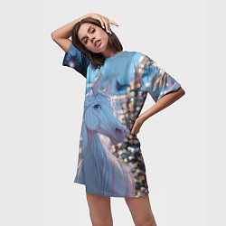 Футболка женская длинная Белая лошадка у новогодней елки, цвет: 3D-принт — фото 2