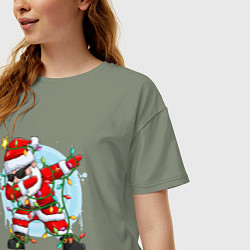 Футболка оверсайз женская DAB SANTA CLAUS В ГЕРЛЯНДЕ, цвет: авокадо — фото 2