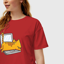 Футболка оверсайз женская Котик лежит на ноутбуке, цвет: красный — фото 2