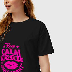 Футболка оверсайз женская Keep calm were on a girls night, цвет: черный — фото 2