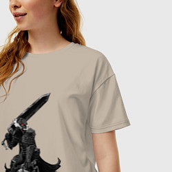 Футболка оверсайз женская Berserk the Black Swordsman, цвет: миндальный — фото 2
