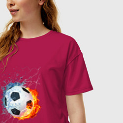 Футболка оверсайз женская Футбол - противостояние стихий, цвет: маджента — фото 2