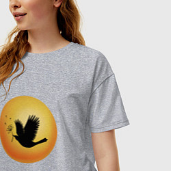 Футболка оверсайз женская Ласточка с одуванчиком на фоне солнца, цвет: меланж — фото 2