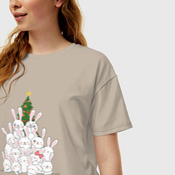 Футболка оверсайз женская Кролики и новогодняя елка, цвет: миндальный — фото 2