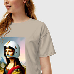 Футболка оверсайз женская Мона Лиза в шлеме - нейросеть, цвет: миндальный — фото 2