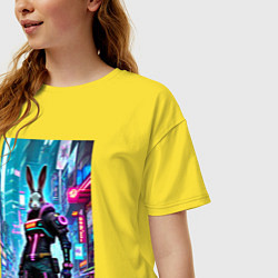 Футболка оверсайз женская Cool hare - cyberpunk - neon metropolis, цвет: желтый — фото 2
