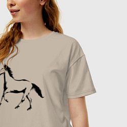 Футболка оверсайз женская Лошадь сбоку, цвет: миндальный — фото 2