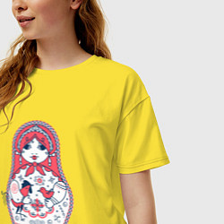 Футболка оверсайз женская Матрешка с красным петухом по мотивам мезенской ро, цвет: желтый — фото 2