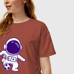 Футболка оверсайз женская Космонавт футболист, цвет: кирпичный — фото 2