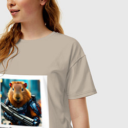 Футболка оверсайз женская Мем капибара и винтовка: вооружен и безупречен, цвет: миндальный — фото 2