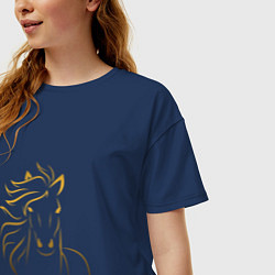 Футболка оверсайз женская Золотой силуэт лошади, цвет: тёмно-синий — фото 2