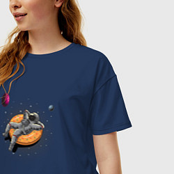 Футболка оверсайз женская Космонавт на пончике, цвет: тёмно-синий — фото 2
