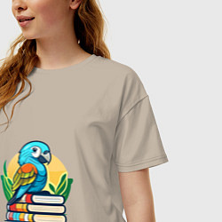 Футболка оверсайз женская Попугай на стопке книг, цвет: миндальный — фото 2