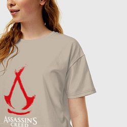 Футболка оверсайз женская Assassins creed shadows logo, цвет: миндальный — фото 2