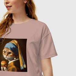 Футболка оверсайз женская Забавная кошка с бургером в лапах в стиле картины, цвет: пыльно-розовый — фото 2
