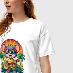 Футболка оверсайз женская Мышонок играет на гитаре жарким летом, цвет: белый — фото 2