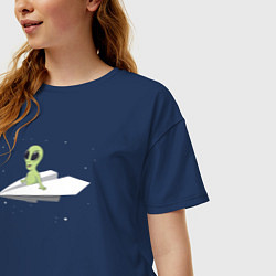 Футболка оверсайз женская Пришелец в бумажном самолётике, цвет: тёмно-синий — фото 2
