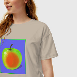 Футболка оверсайз женская Яблоко на фиолетовом фоне - pop art, цвет: миндальный — фото 2