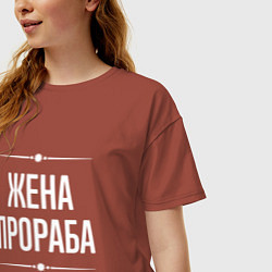 Футболка оверсайз женская Жена прораба на темном, цвет: кирпичный — фото 2