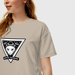 Футболка оверсайз женская Легенда космоса, цвет: миндальный — фото 2