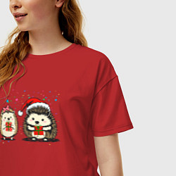 Футболка оверсайз женская Новогодние ежики с подарками, цвет: красный — фото 2